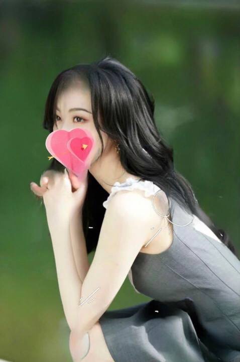 ⭐️ Cara ⭐️ 24 / 172cm / C / Chinese · Xinjiang 清欲系异域美人｜长腿型心动制造机