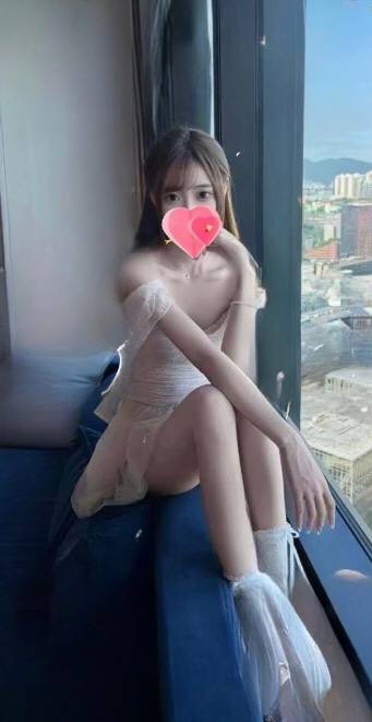 ⭐️ Lillith ⭐️🆕800/1h 19/ 163cm / C / Chinese 清欲系《19岁顶美人间极品白瘦幼校花 纯欲气质，一笑失控》