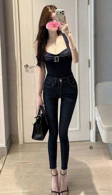 ⭐️ Honey ⭐️800/h/ 23 / 170cm / 50kg / D / 中国江浙🇨🇳  《韩漫身材顶配女神｜170cm雪白长腿，六边形尤物让人沦陷》